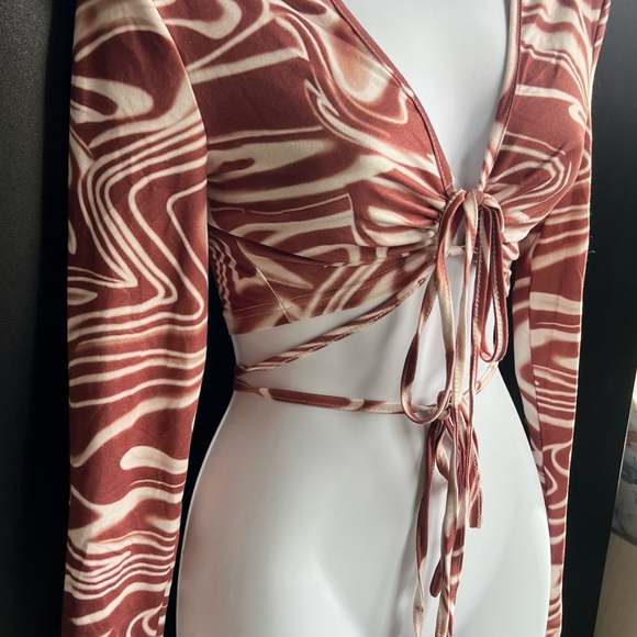 Brown marble crop top size small - Picture 2 of 4